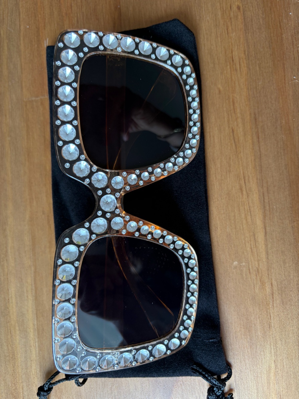 Stylish oversized fashion shades.